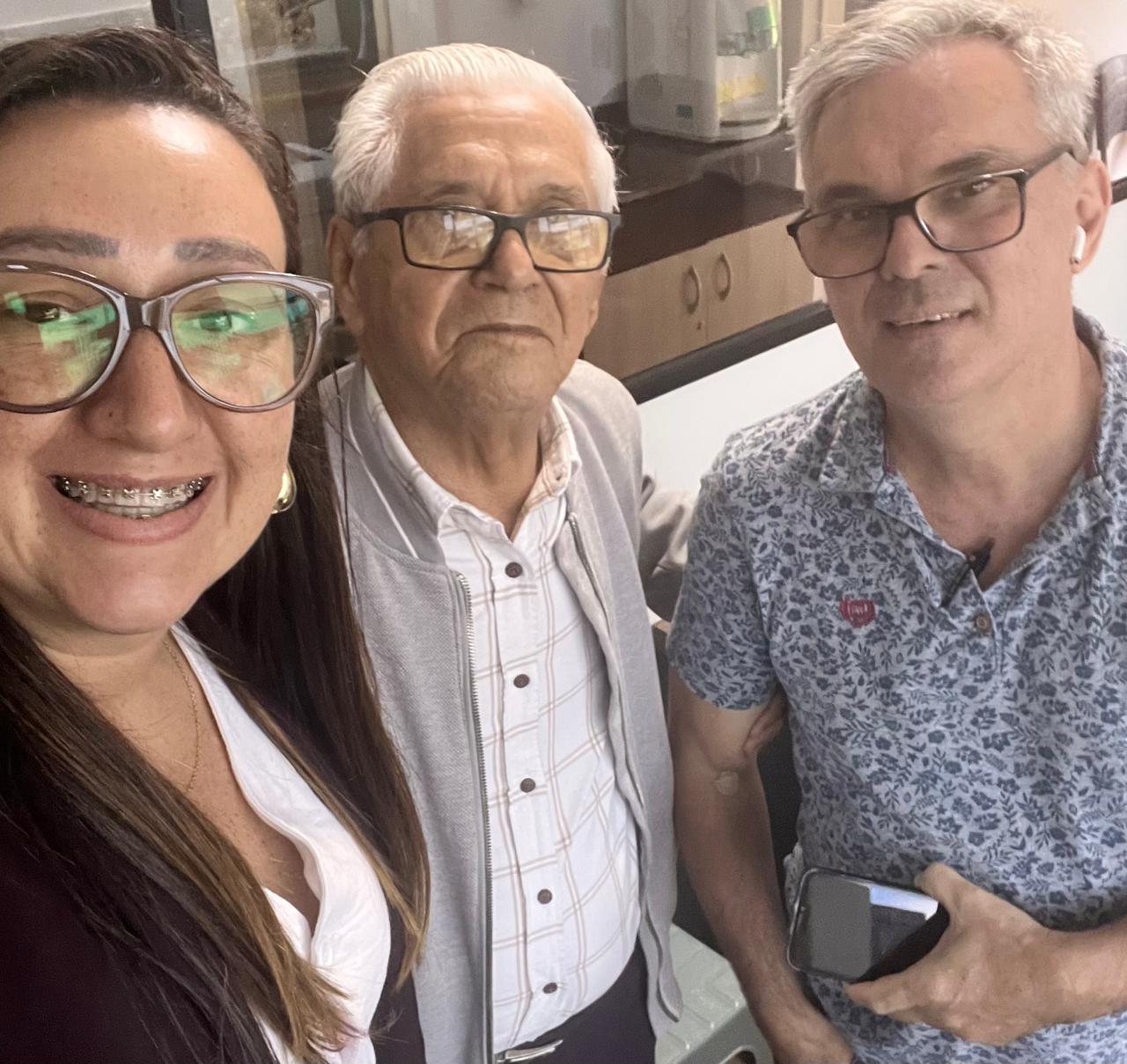 Juiz de direito atuante na emancipação política de Laranja da Terra visita a Câmara Municipal